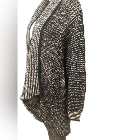 Beautiful Knit Cardigan 🍁 - Picture 2 of 11